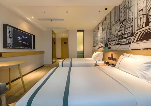 Postel nebo postele na pokoji v ubytování City Comfort Inn Shiyan High-speed Railway Wanda Plaza