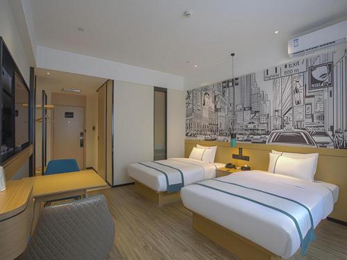 a hotel room with two beds and a desk at City Comfort Inn Nanning Huanan City in Nanning