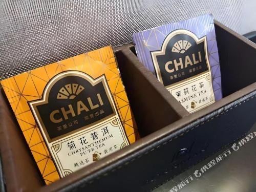 two boxes of chai packets in a box at Borrman Hotel Liuzhou High-Speed Railway Station in Liuzhou