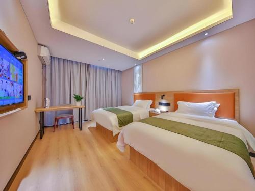 Ένα ή περισσότερα κρεβάτια σε δωμάτιο στο Green Tree Inn Express Zhejiang Zhoushan Xincheng Zheda