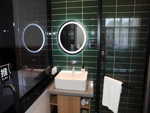 Un baño de Green Tree Inn Express Inner Mongolia Ulan Qab High-Speed Railway Station