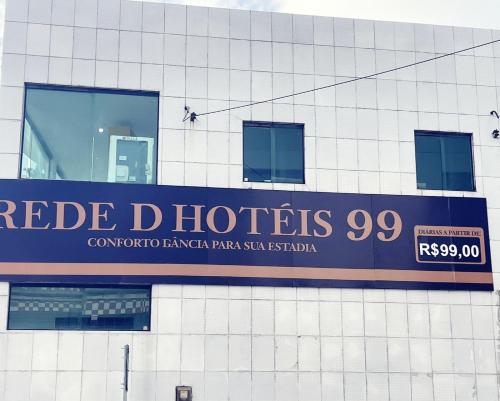 a sign on the side of a building at Rede de Hotel 99 in Garanhuns