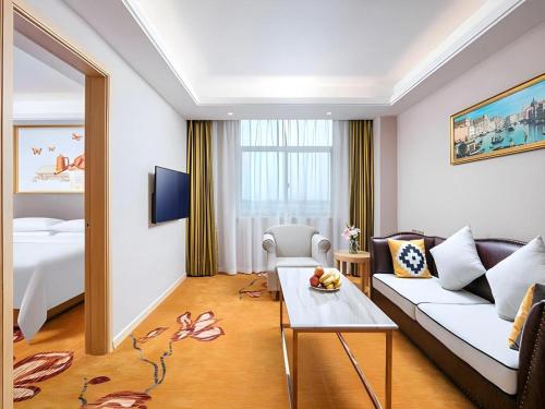 Postel nebo postele na pokoji v ubytování Vienna Hotel Shanghai Songjiang Xiaokunshan