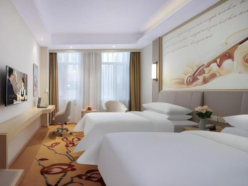 eine Darstellung eines Hotelzimmers mit zwei Betten in der Unterkunft Vienna Hotel Shandong Yuncheng Shuihu Road Hoahancheng in Yuncheng