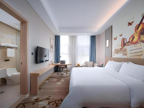 Postel nebo postele na pokoji v ubytování Vienna Hotel Jinan Railway Station