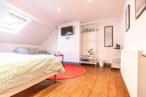 a bedroom with a bed and a red rug at Modern 2-Bedroom Getaway in the Heart of Ghent in Ghent