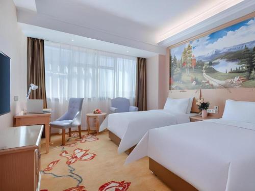 a rendering of a hotel room with two beds at Vienna Hotel Shandong Zaozhuang Qingtan Road in Zaozhuang
