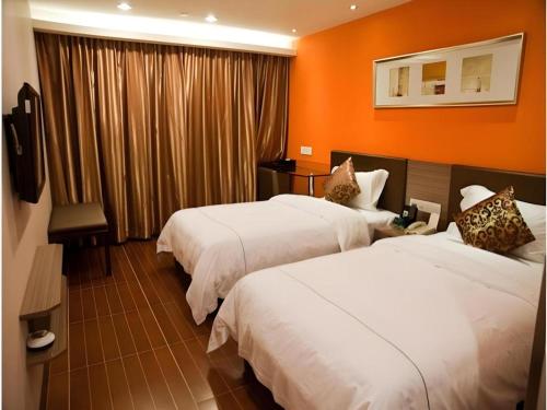 Ένα ή περισσότερα κρεβάτια σε δωμάτιο στο Shenzhen Nan Fei Yuan Hotel
