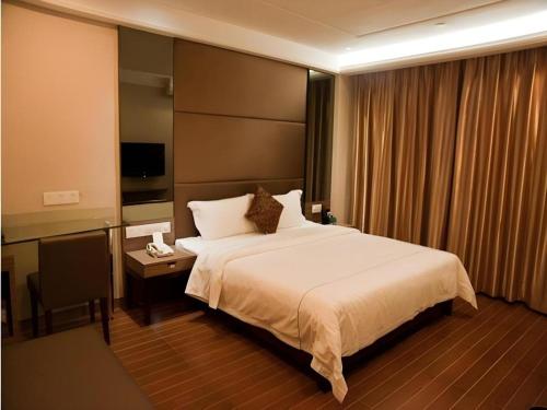Ένα ή περισσότερα κρεβάτια σε δωμάτιο στο Shenzhen Nan Fei Yuan Hotel