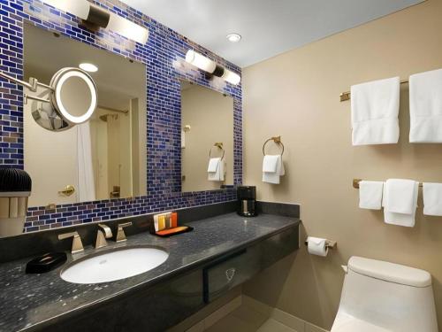 Koupelna v ubytování IP Casino Resort & Spa