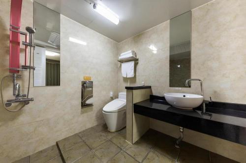a bathroom with a sink and a toilet at BENIKEA Technovalley Hotel in Daejeon