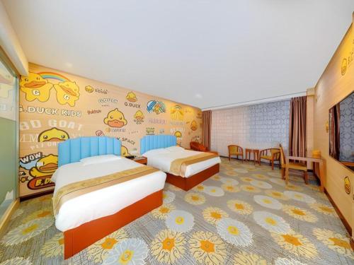 a hotel room with two beds and a mural at Junlai Hotel Pudong Airport Shanghai in Shanghai