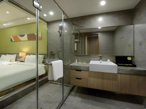 Ванная комната в Xiamenair Maple Hotel (Xiamen SM City Plaza)