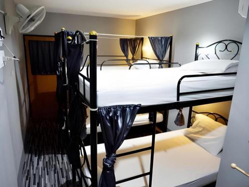 Postel nebo postele na pokoji v ubytování WE Hostel Hatyai