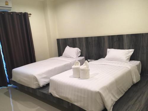 Postel nebo postele na pokoji v ubytování Iyara Hotel Nongkhai