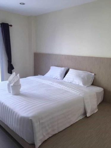 Postel nebo postele na pokoji v ubytování Iyara Hotel Nongkhai