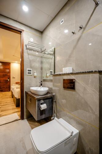 Bagno di Lime Tree Hotel - Near Medanta Hospital