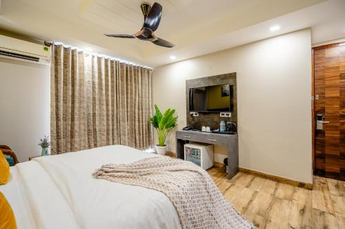 Letto o letti in una camera di Lime Tree Hotel - Near Medanta Hospital