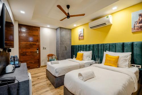 Letto o letti in una camera di Lime Tree Hotel - Near Medanta Hospital