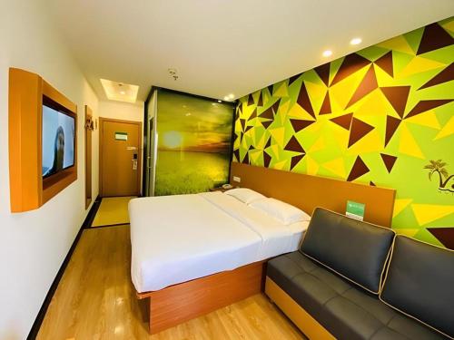 a bedroom with a large bed and a couch at Vatica Beijing Tongzhou Liyuan Universal Studios in Beijing