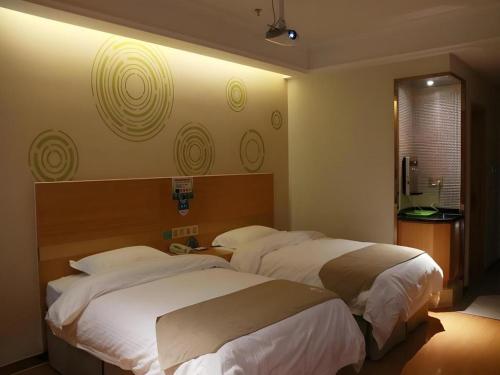 Ένα ή περισσότερα κρεβάτια σε δωμάτιο στο GreenTree Inn Maanshan Hanshan District Jiuwu Square Hotel