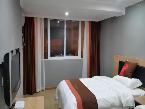 a hotel room with a bed and a window at Jun Hotel Jiangsu Nanjing Gulou District Gupinggang in Nanjing