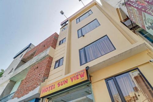 a building with a sign that reads hotel sun view at Hotel O Sun View in Ludhiana