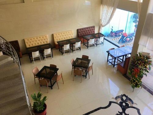 an overhead view of a waiting room with tables and chairs at Hotel Primera in Zamboanga