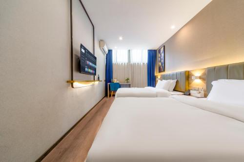 Ένα ή περισσότερα κρεβάτια σε δωμάτιο στο Fanting Hotel (Jiefangbei Hongya Cave Branch）