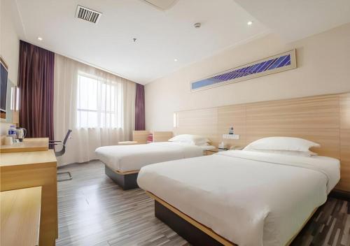 Postel nebo postele na pokoji v ubytování City Comfort Inn Changsha Railway Station