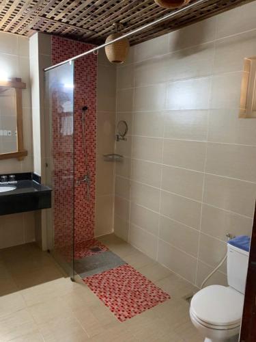 Un baño de Melon Resort & Pickleball Club Mũi Né