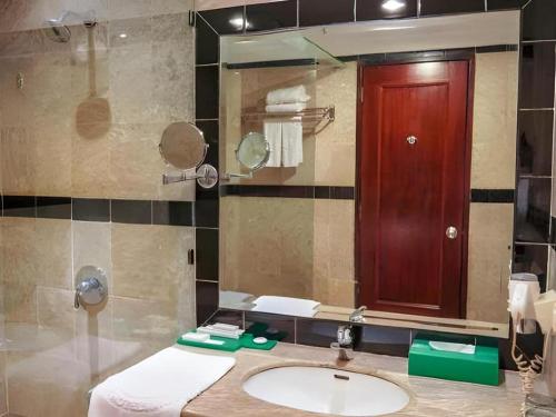 Ванная комната в Gran Senyiur Hotel