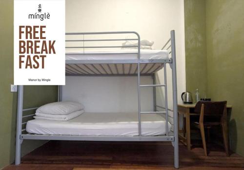 a couple of bunk beds in a room at The Manor by Mingle - FREE Breakfast with Poolside Access in Kuala Lumpur