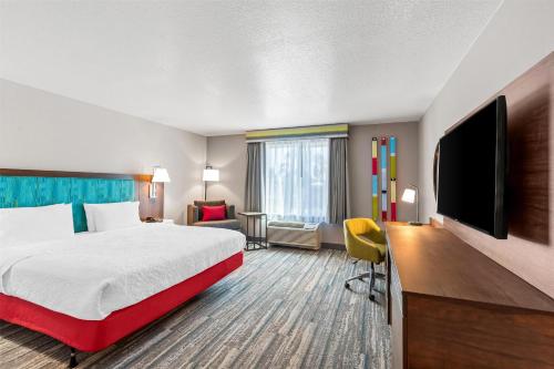 Un ou plusieurs lits dans un hébergement de l'établissement Hampton Inn & Suites Lathrop