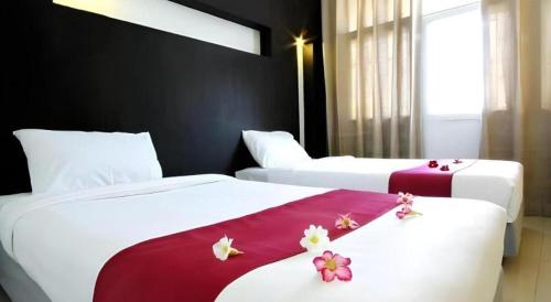 Postel nebo postele na pokoji v ubytování The Ratchathani Hotel