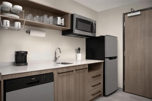 Kuchyň nebo kuchyňský kout v ubytování Home2 Suites By Hilton Rohnert Park Sonoma County