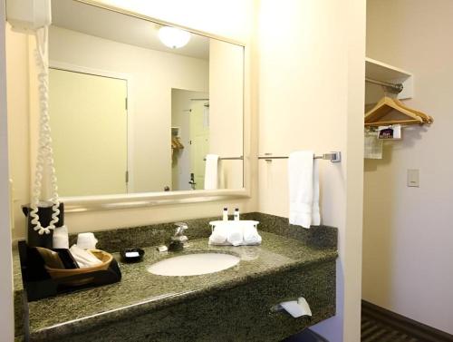 a bathroom with a sink and a mirror at Best Western Plus Twin View Inn and Suites in Redding
