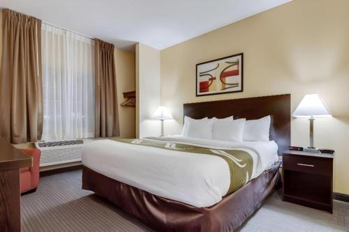 Ένα ή περισσότερα κρεβάτια σε δωμάτιο στο Quality Inn & Suites Lincoln North