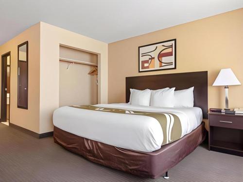 Ένα ή περισσότερα κρεβάτια σε δωμάτιο στο Quality Inn & Suites Lincoln North