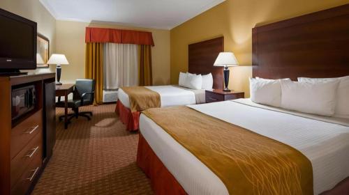 Katil atau katil-katil dalam bilik di Best Western Eufaula Inn