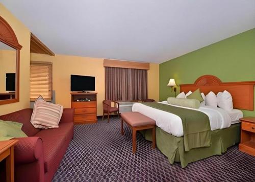 Μια τηλεόραση ή/και κέντρο ψυχαγωγίας στο Quality Inn & Suites Grinnell near University