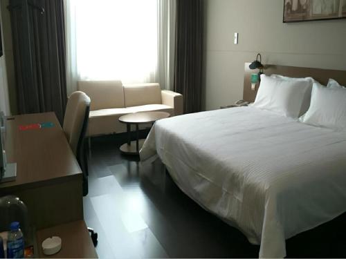 Postel nebo postele na pokoji v ubytování Jinjiang Inn Select Taizhou Jiangyan Coach Terminal