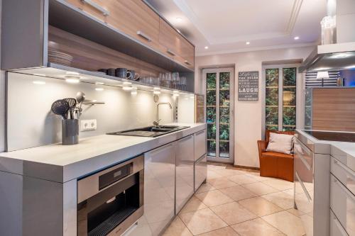 a kitchen with a sink and a stove at Traumhaus Whirlpool Sauna Grill in Hamburg