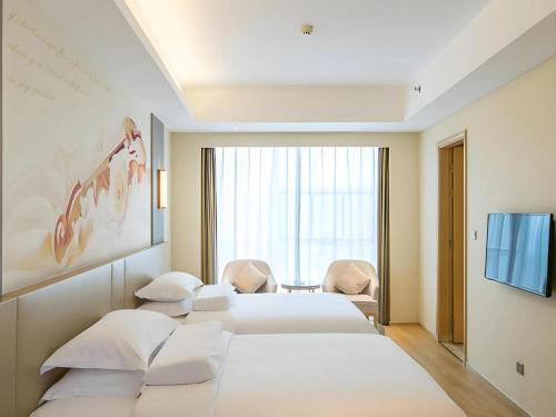 Postel nebo postele na pokoji v ubytování Vienna International Hotel Chengdu New Global Exhibition Center