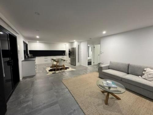 Posezení v ubytování Beach Lane - Modern Coastal Stay