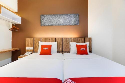Postel nebo postele na pokoji v ubytování GM Holiday Hotel Permai Jaya