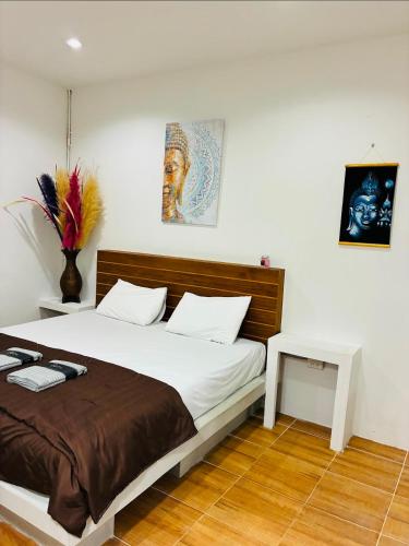 a bedroom with a large bed and a table at Chaweng Eco Parc in Ban Ko Khwan