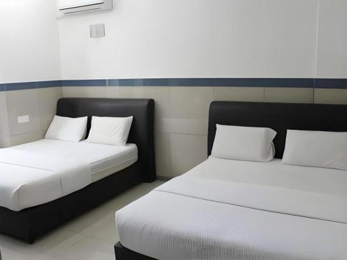 Letto o letti in una camera di Burmahtel Hotel