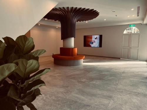 TV a/nebo společenská místnost v ubytování LIVIN Hotel