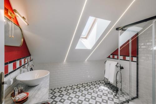 a bathroom with a sink and a skylight at Palacete do Guerreiro SPA & Country House in Oliveira do Hospital